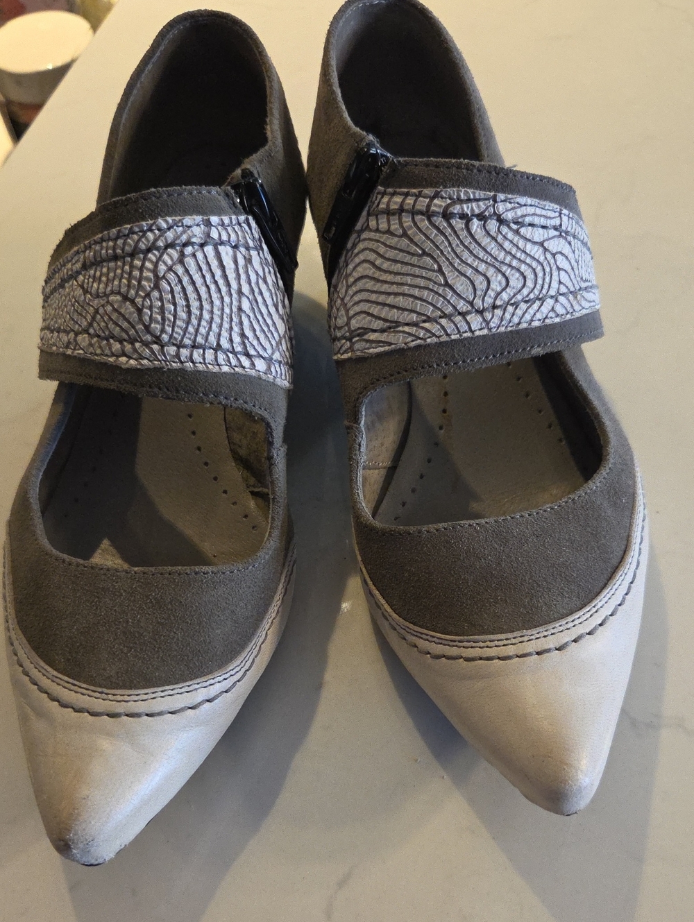 Women’s Gray Pointed-Toe Mary Jane Flats